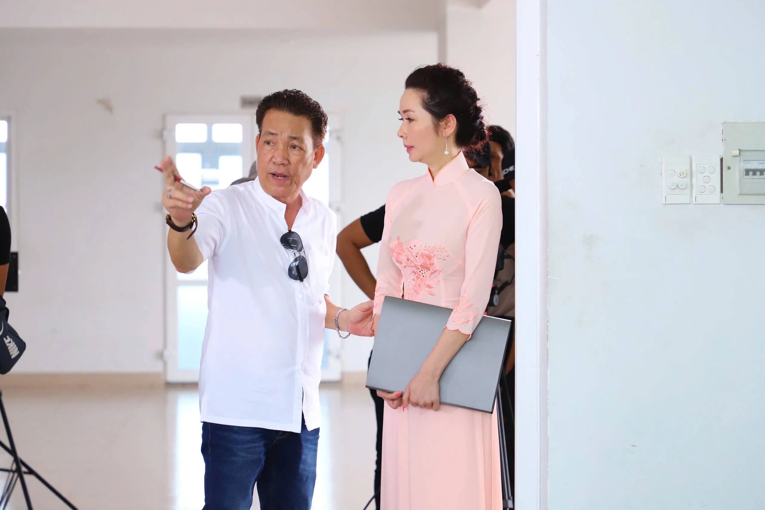 khoa-hoc-ky-nang-quan-ly-nghe-thuat-showbiz