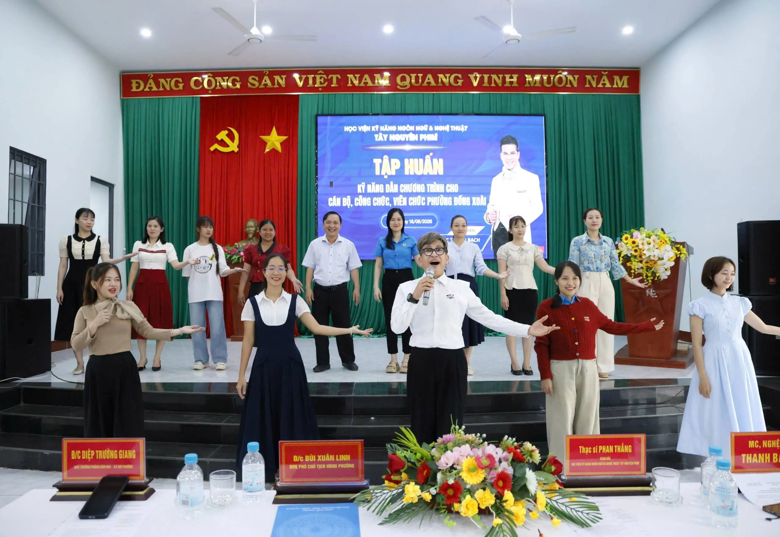khoa-hoc-ky-nang-quan-ly-nghe-thuat-showbiz