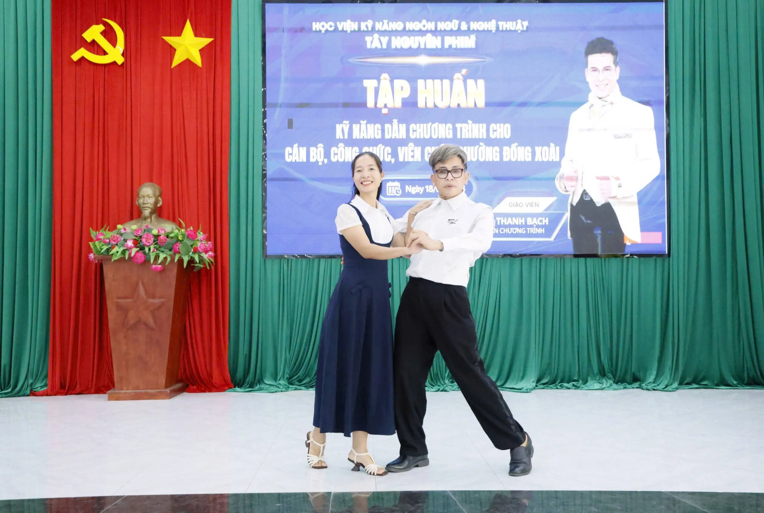 khoa-hoc-giao-tiep-trong-moi-truong-showbiz