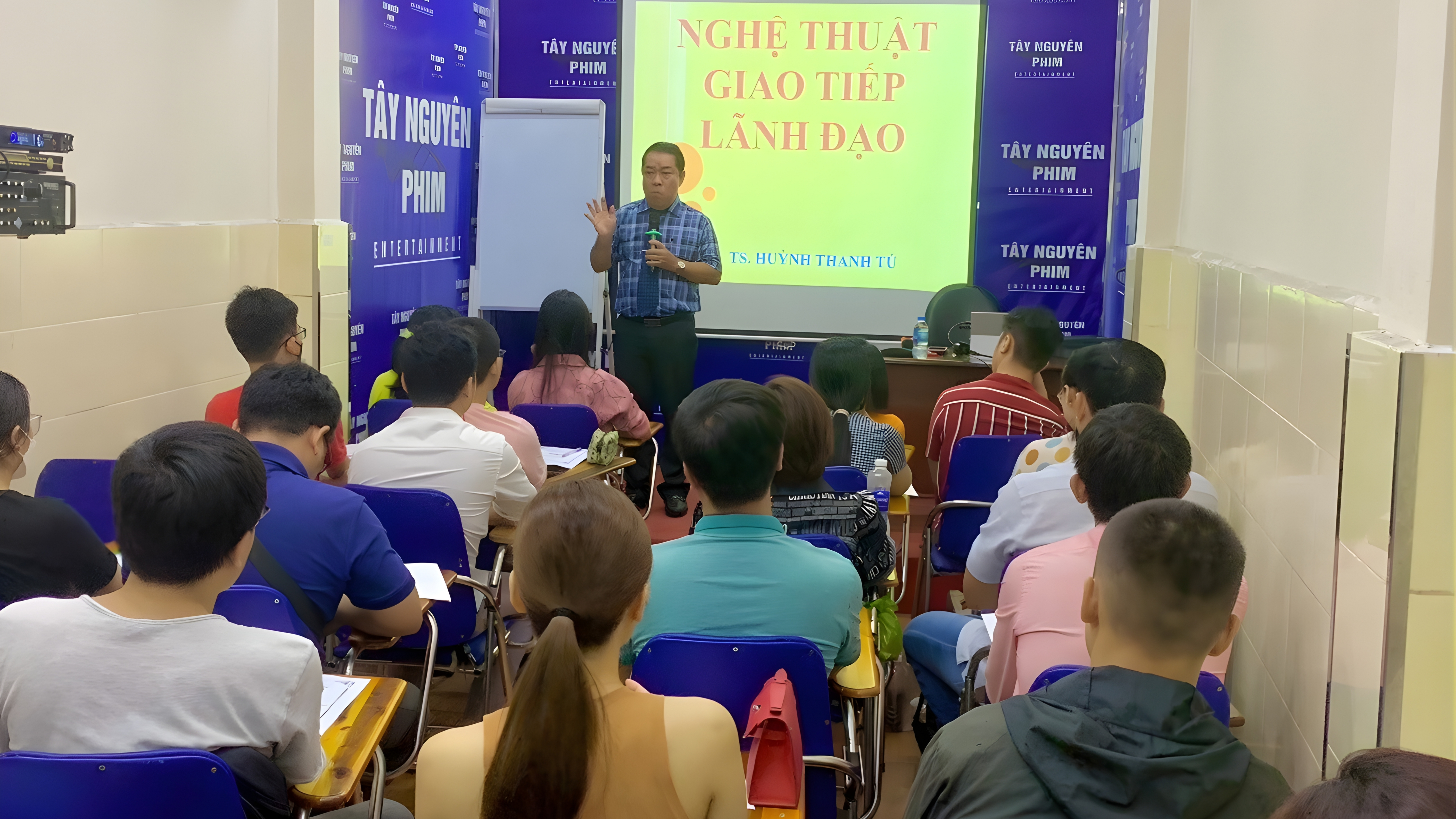 khoa-hoc-giao-tiep-lanh-dao-cho-doanh-nghiep