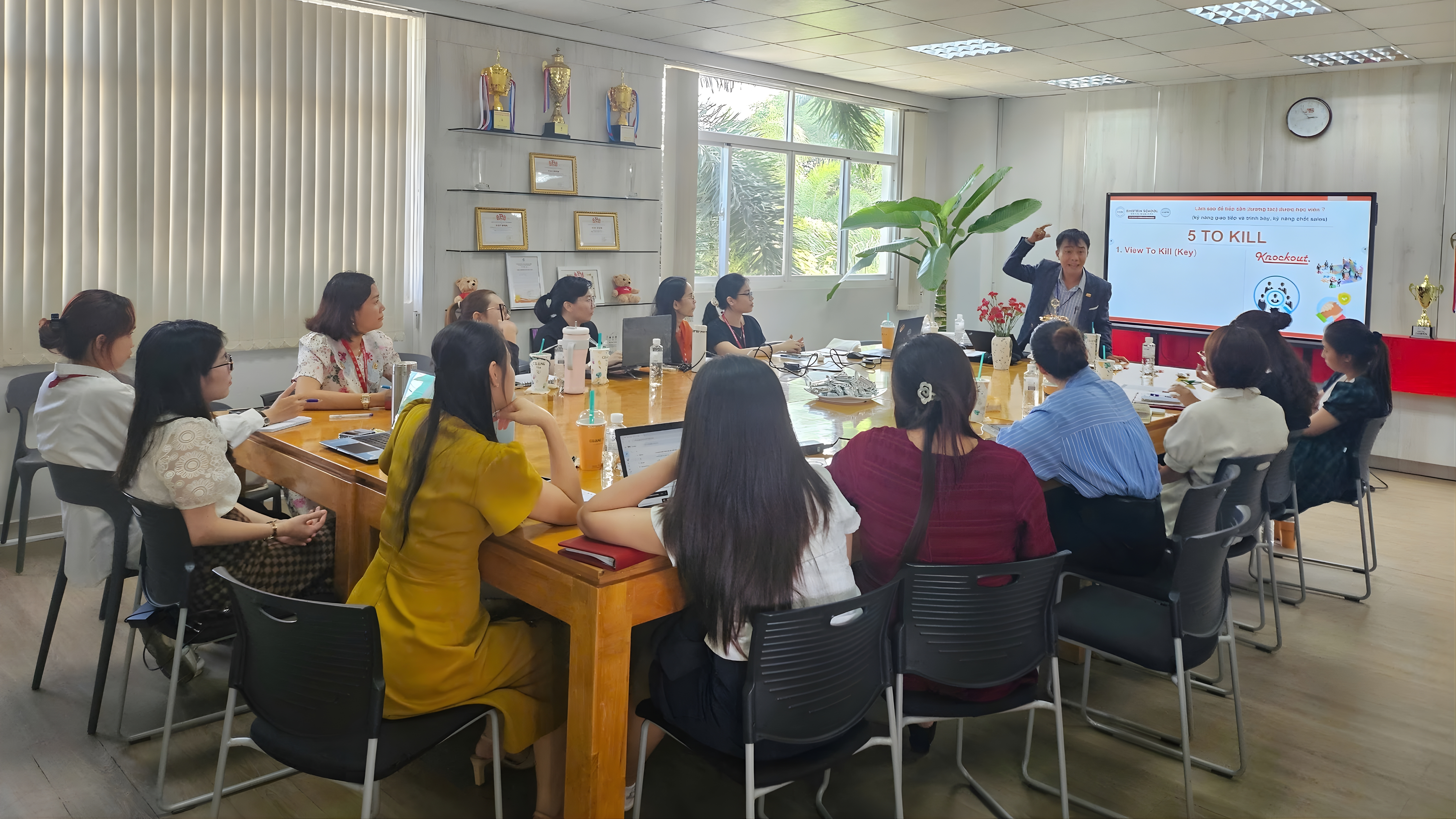 khoa-hoc-tu-duy-ban-hang-cho-doanh-nghiep