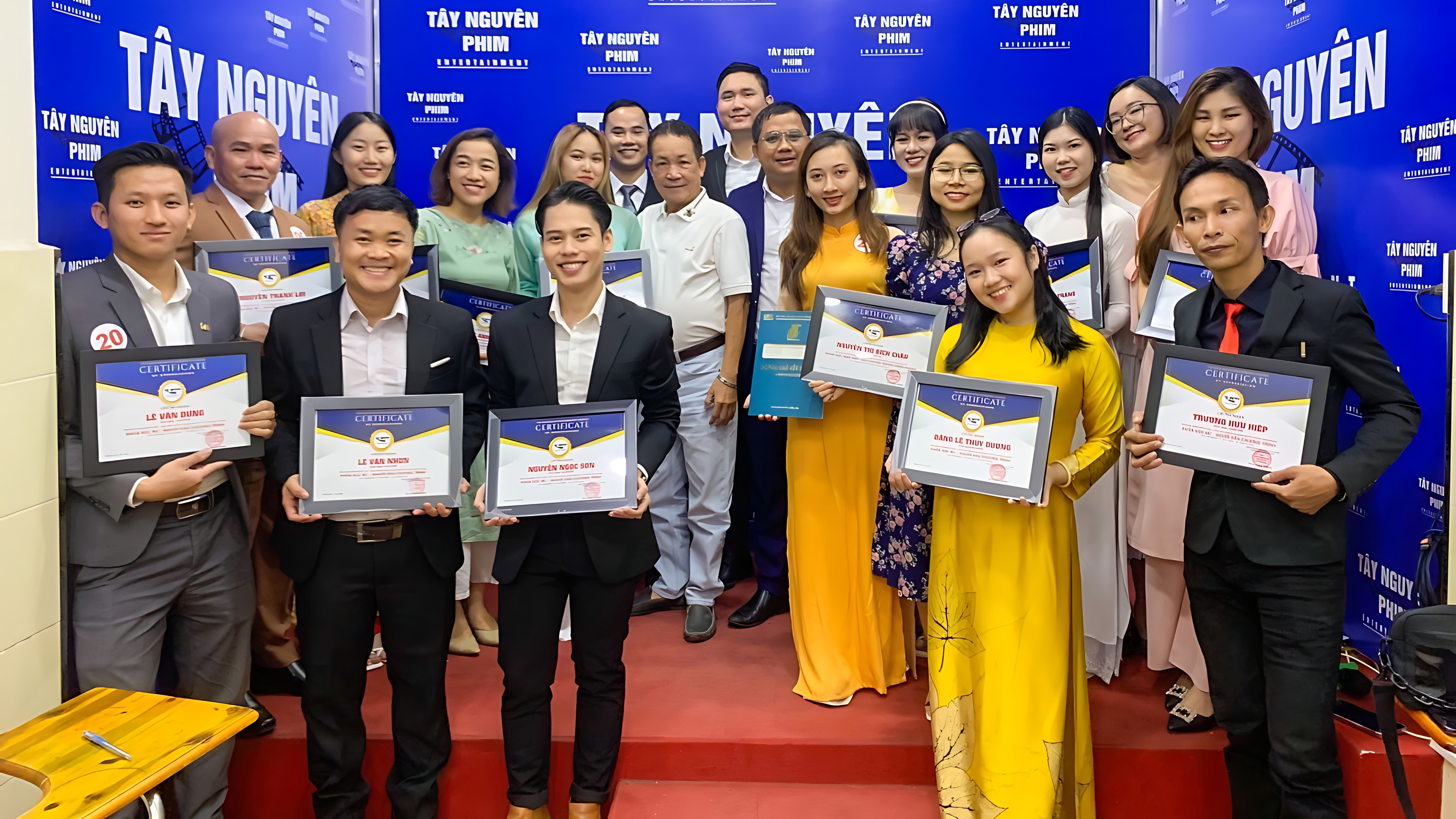 khoa-hoc-giao-tiep-ban-hang-cho-doanh-nghiep