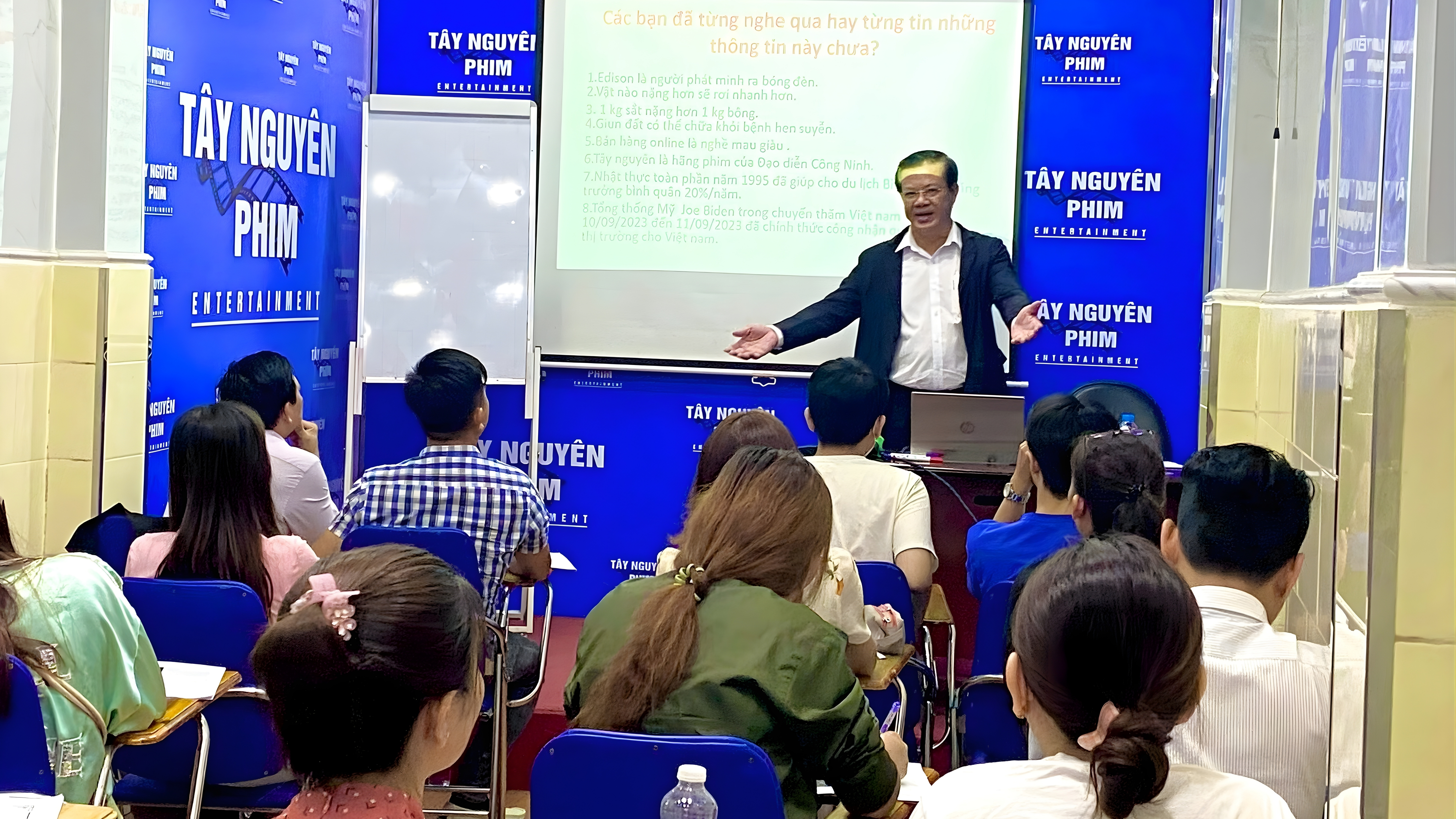 khoa-hoc-giao-tiep-thuyet-trinh-cho-doanh-nghiep