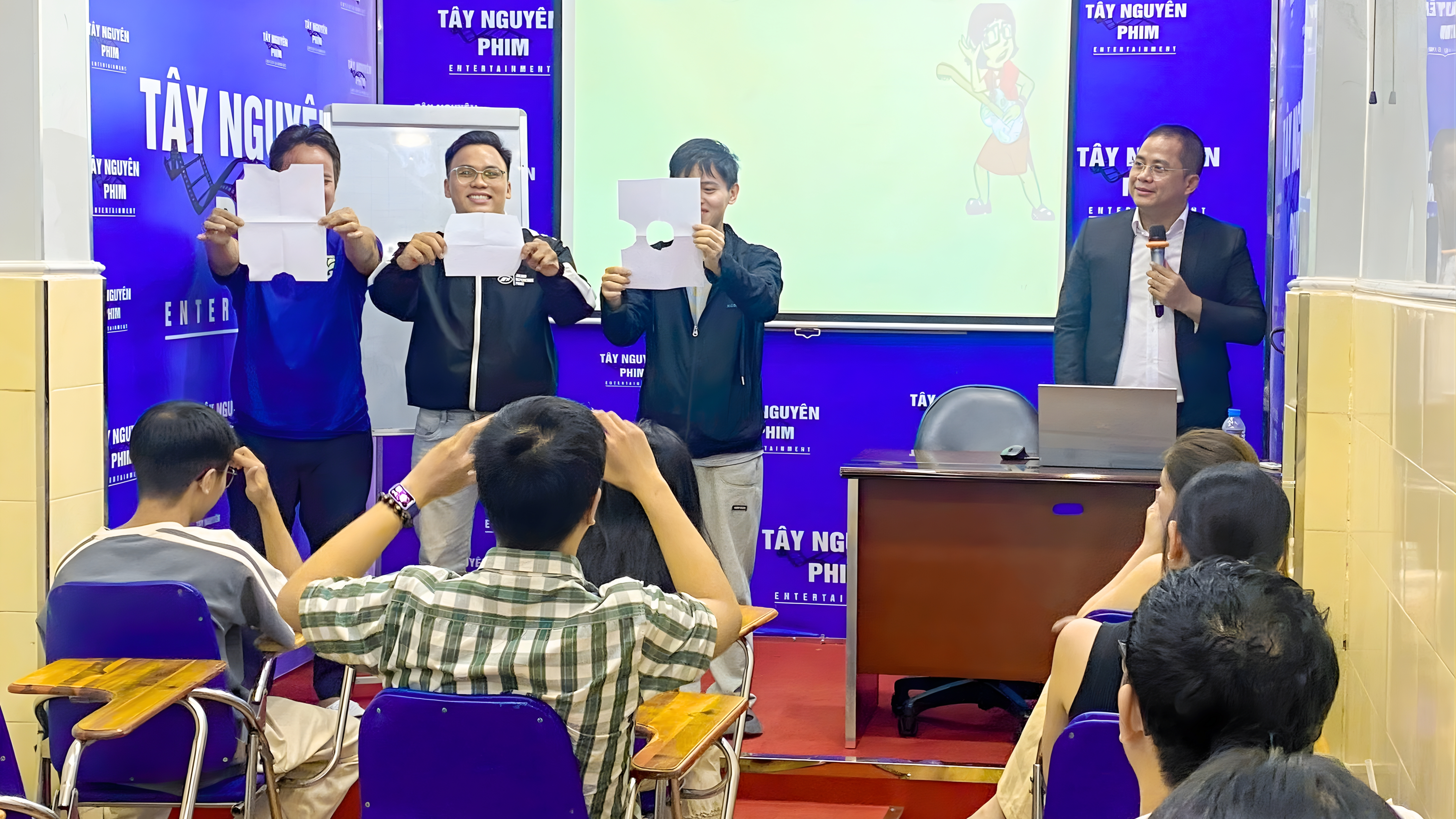 khoa-hoc-giao-tiep-ban-hang-cho-doanh-nghiep