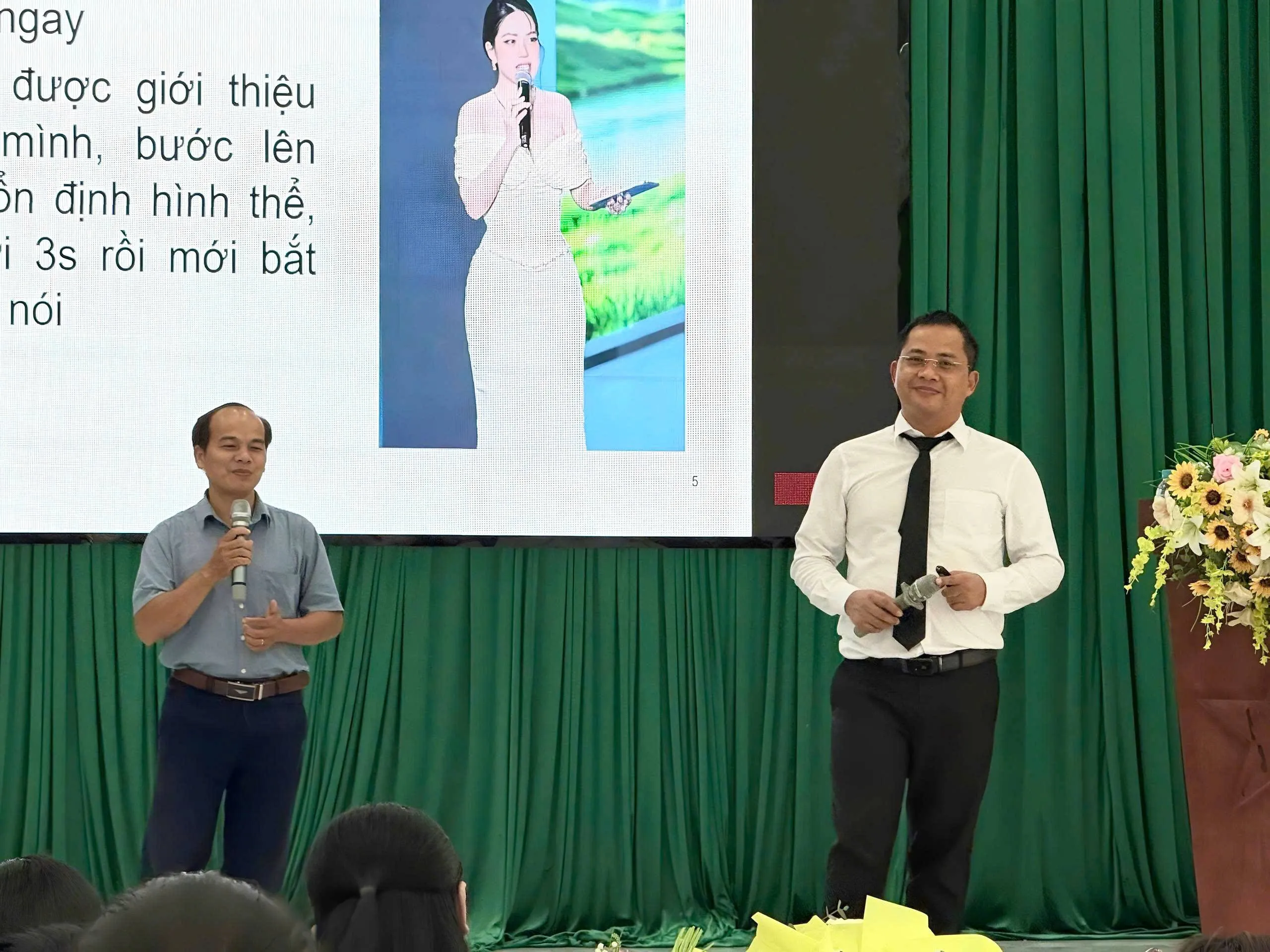 dao-tao-quan-ly-nghe-si-va-phat-trien-su-nghiep