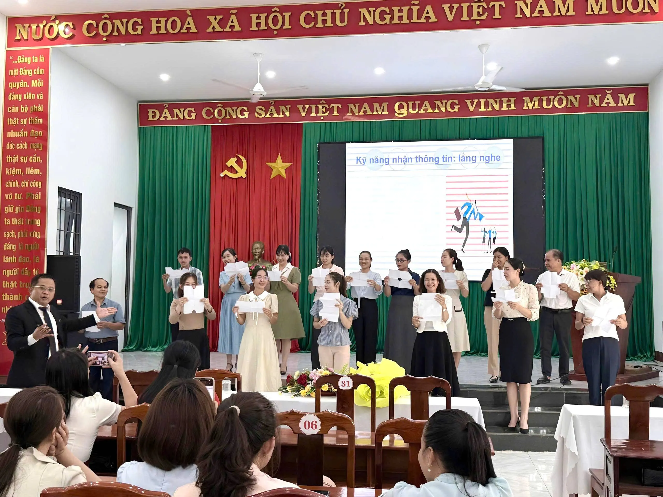 khoa-hoc-huan-luyen-ky-nang-cho-can-bo-cong-chuc