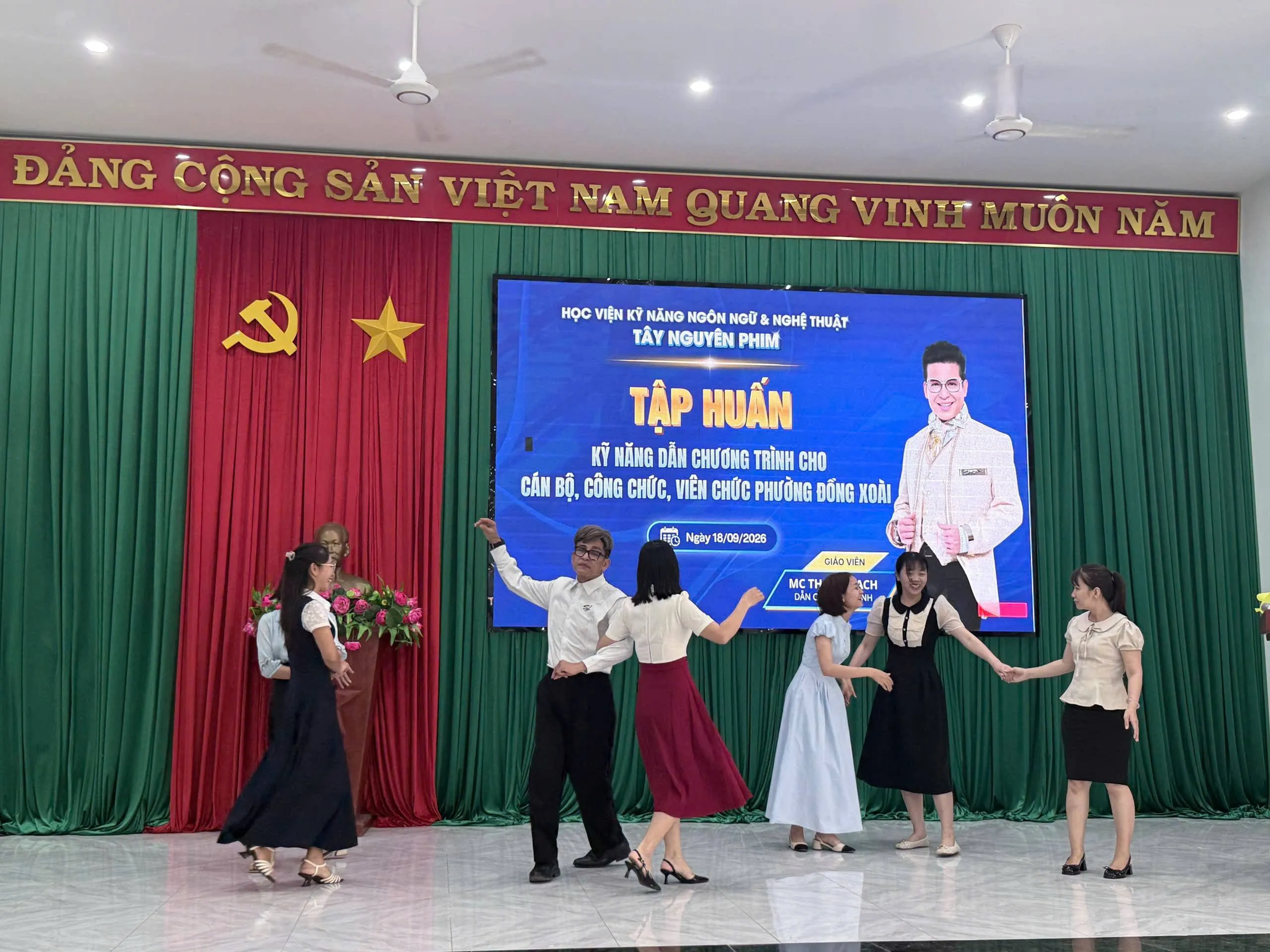 khoa-hoc-huan-luyen-ky-nang-cho-can-bo-cong-chuc