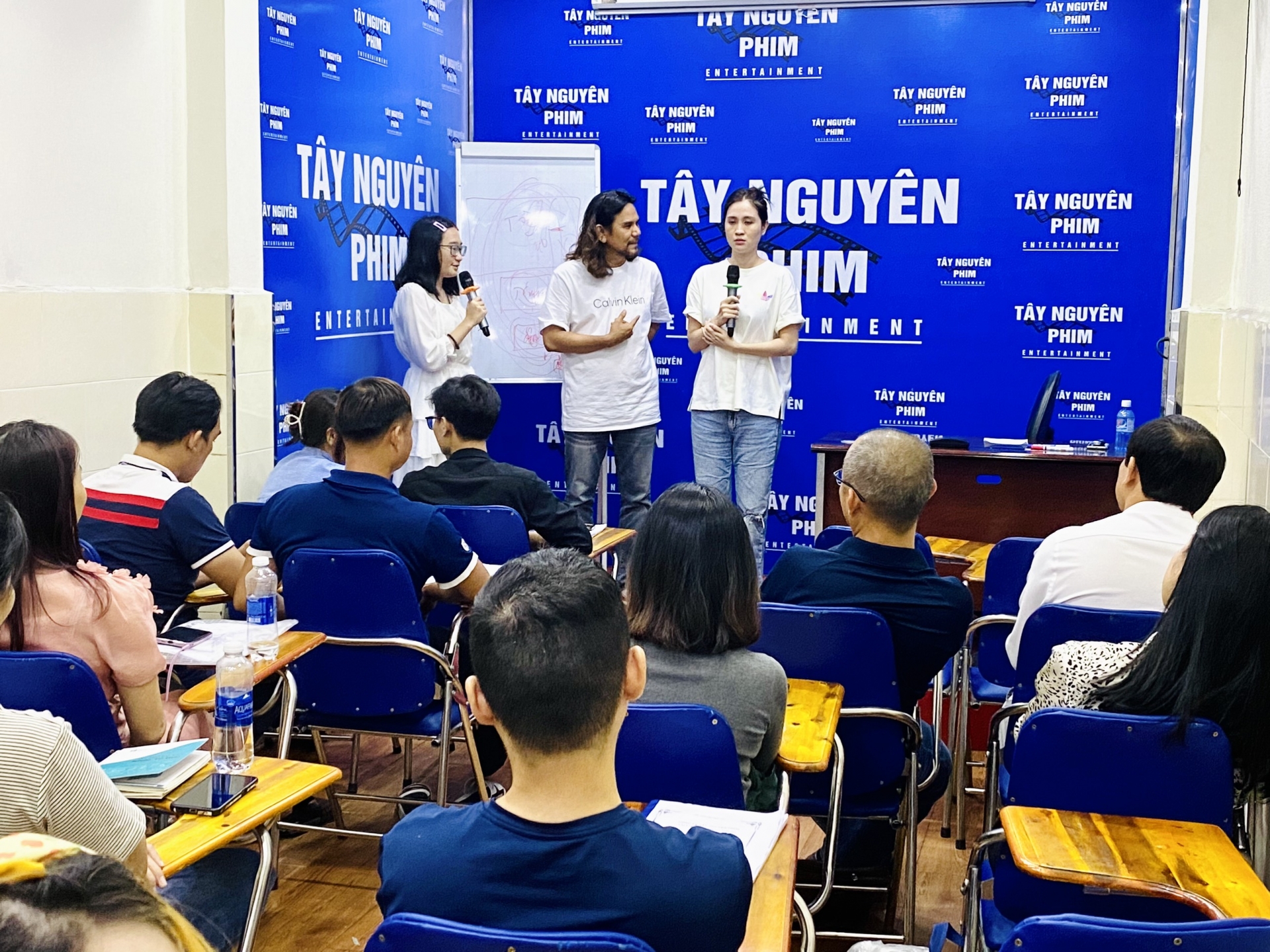 khoa-ky-nang-livestream-ban-hang-va-chot-don-hieu-qua